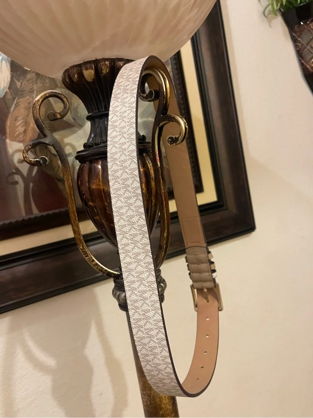 Michael Michael Kors belts size medium, please check all picture of condition